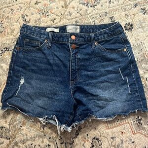 Universal thread shorts.